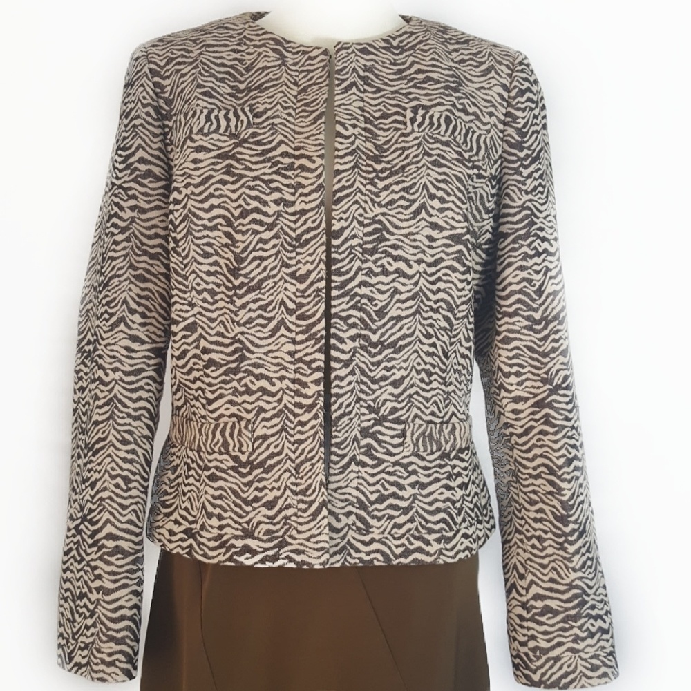 Get set for $25 ❤ Jacket 4 pockets on the front